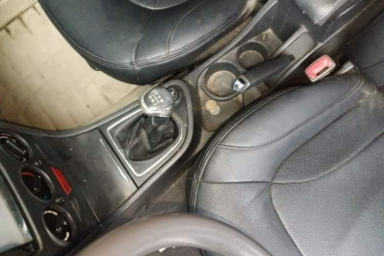 Used Dongfeng Aeolus S30 2014 1.6L Manual Gratitude Edition Gear Lever