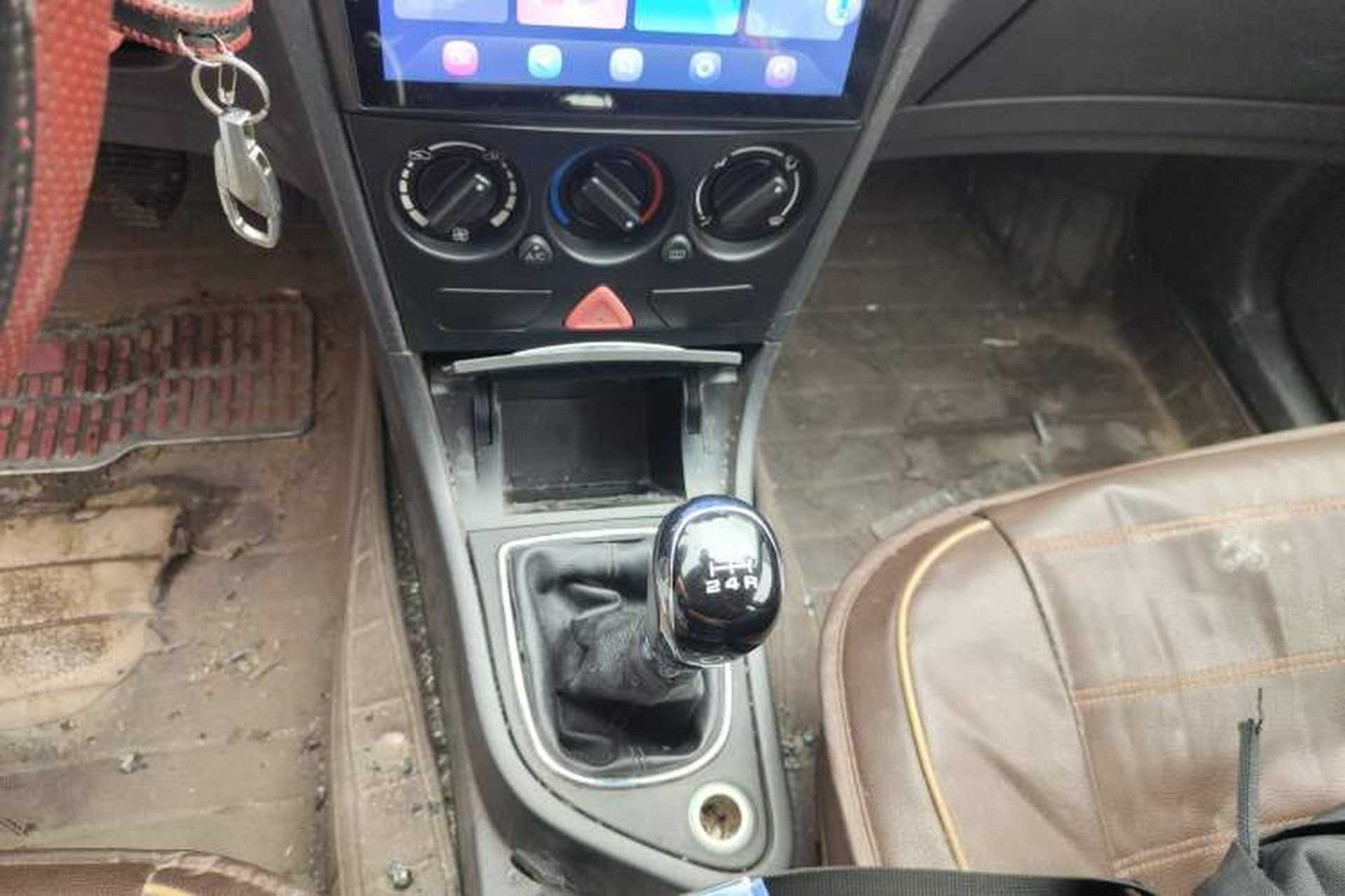 Used Dongfeng Aeolus S30 2014 1.5L Manual Gratitude Edition Gear Lever