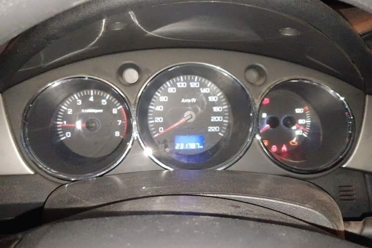 Used Dongfeng Aeolus S30 2014 1.6L Manual Gratitude Edition Instrument Cluster