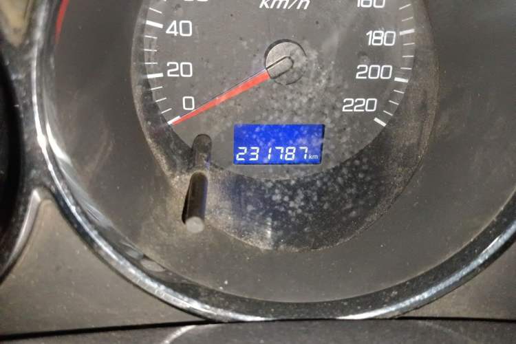 Used Dongfeng Aeolus S30 2014 1.6L Manual Gratitude Edition Odometer Close Up