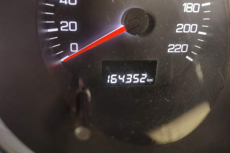 Used Dongfeng Aeolus S30 2014 1.5L Manual Gratitude Edition Odometer Close Up