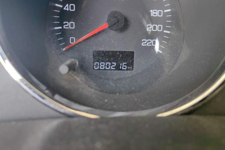 Used Dongfeng Aeolus S30 2014 1.5L Manual Gratitude Edition Odometer Close Up