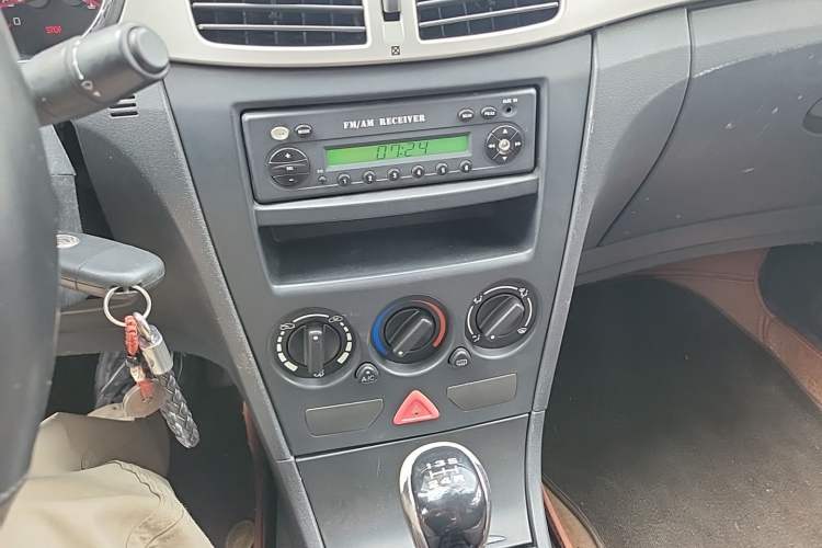 Used Dongfeng Aeolus S30 2014 1.6L Manual Gratitude Edition CNG Audio And AC Panel