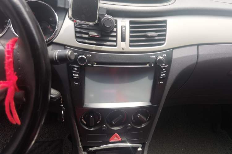Used Dongfeng Aeolus S30 2014 1.5L Manual Gratitude Edition Audio And AC Panel