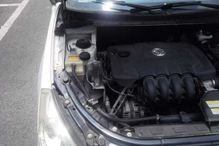 Used Dongfeng Aeolus S30 2014 1.5L Manual Gratitude Edition Engine Bay Right