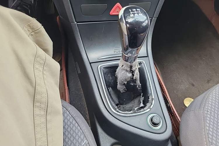 Used Dongfeng Aeolus S30 2014 1.6L Manual Gratitude Edition CNG Gear Lever
