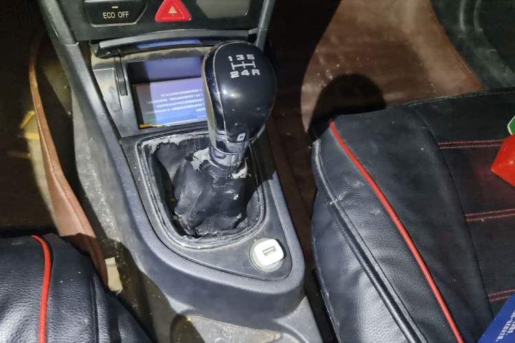 Used Dongfeng Aeolus S30 2014 1.5L Manual Smart Drive Gratitude Edition Gear Lever