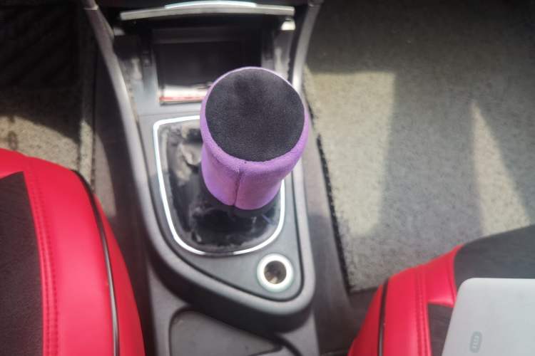 Used Dongfeng Aeolus S30 2014 1.5L Manual Gratitude Edition Gear Lever