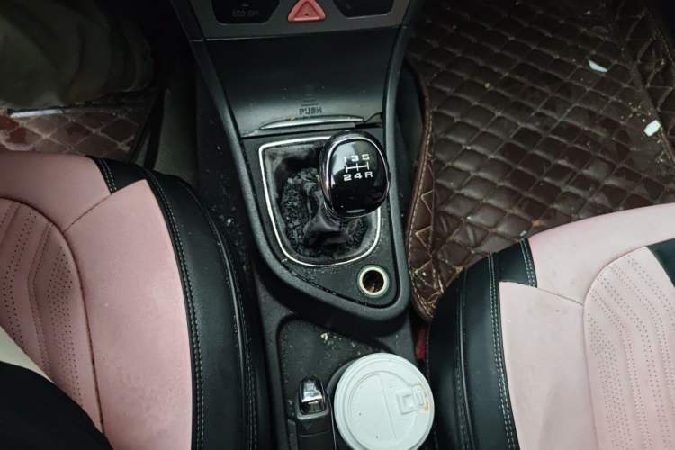 Used Dongfeng Aeolus S30 2014 1.5L Manual Gratitude Edition Gear Lever