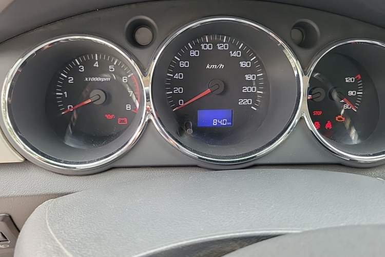 Used Dongfeng Aeolus S30 2014 1.6L Manual Gratitude Edition CNG Odometer Close Up