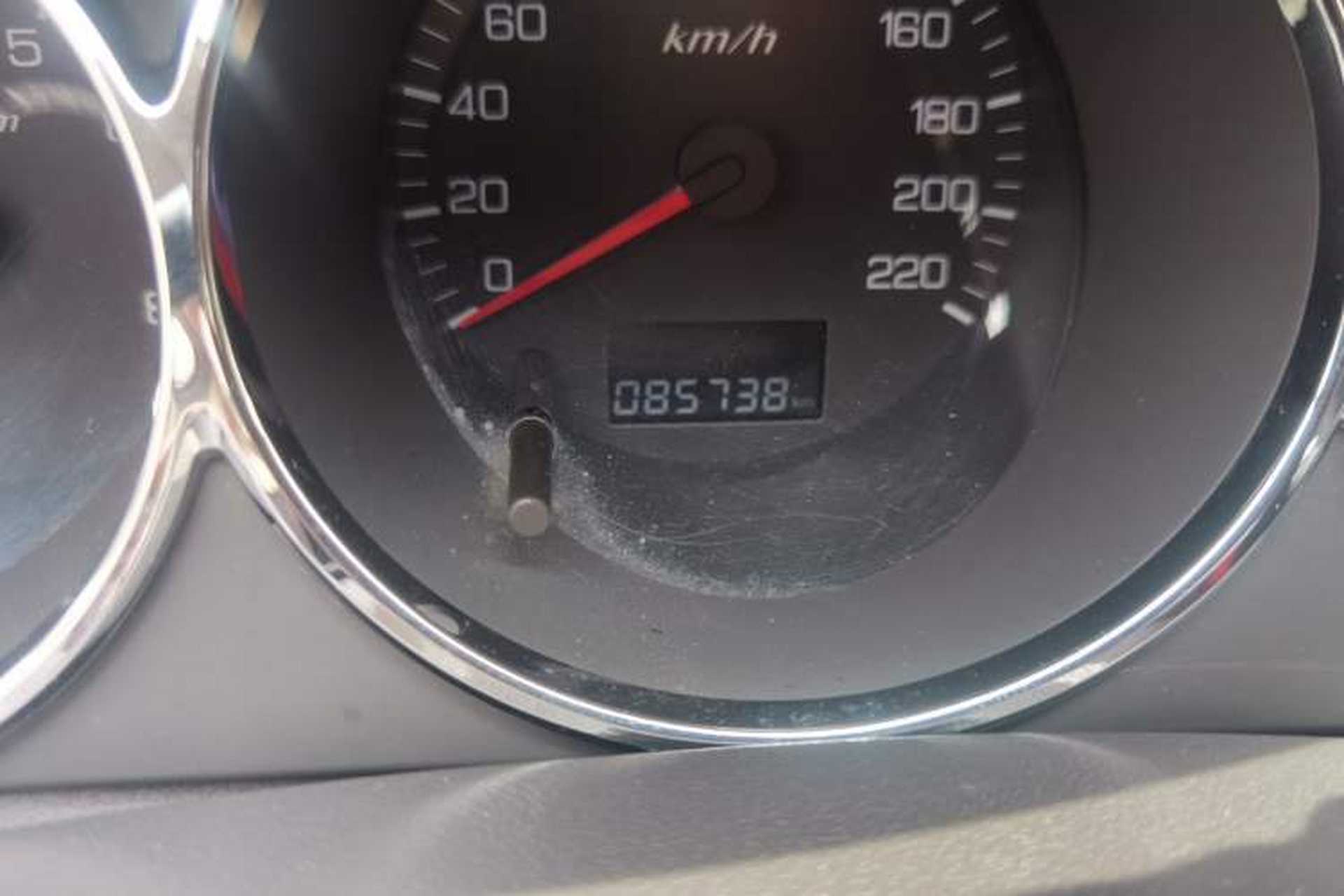 Used Dongfeng Aeolus S30 2014 1.5L Manual Gratitude Edition Odometer Close Up