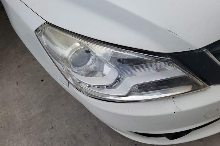 Used Dongfeng Aeolus S30 2014 1.6L Manual Gratitude Edition CNG Right Front Headlight