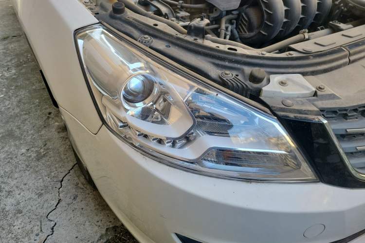 Used Dongfeng Aeolus S30 2014 1.5L Manual Gratitude Edition Right Front Headlight