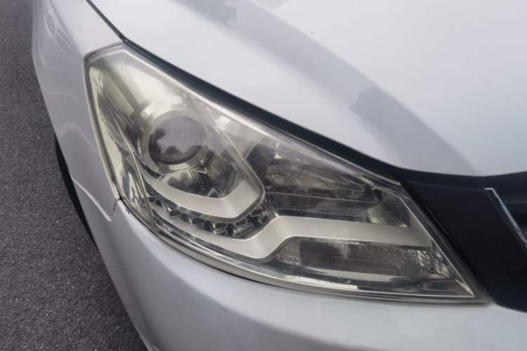 Used Dongfeng Aeolus S30 2014 1.5L Manual Gratitude Edition Right Front Headlight