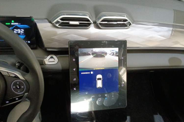 Used Dongfeng Aeolus SKY EV01 2024 530km PRO Audio And AC Panel