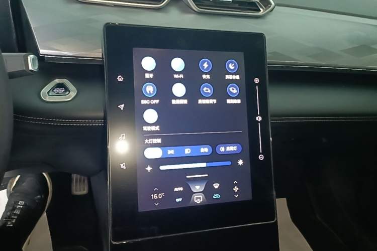 Used Dongfeng Aeolus SKY EV01 2024 530km PRO Audio And AC Panel