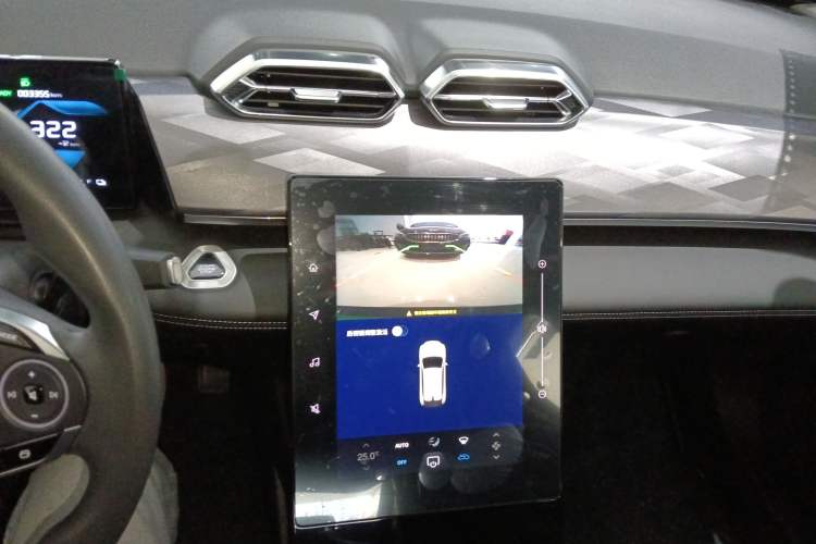 Used Dongfeng Aeolus SKY EV01 2024 530km PRO Audio And AC Panel