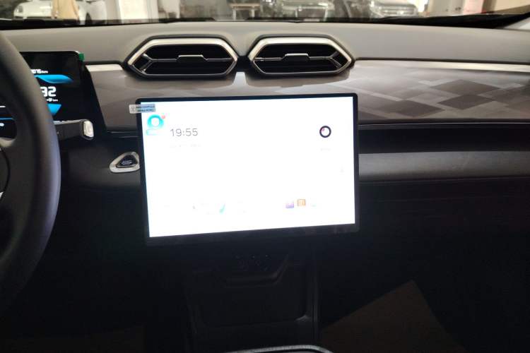 Used Dongfeng Aeolus SKY EV01 2025 530 km AIR Elite Edition Audio And AC Panel