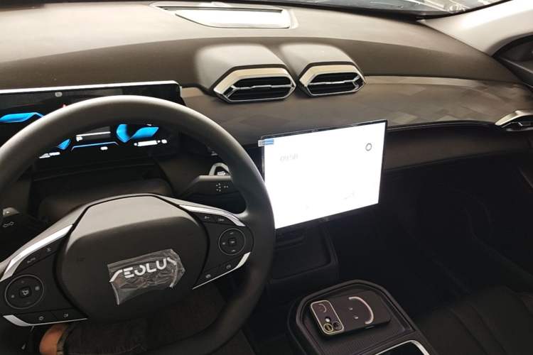 Used Dongfeng Aeolus SKY EV01 2025 530 km AIR Elite Edition Center Console