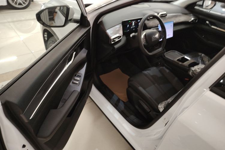 Used Dongfeng Aeolus SKY EV01 2025 530 km AIR Elite Edition Driver Seat