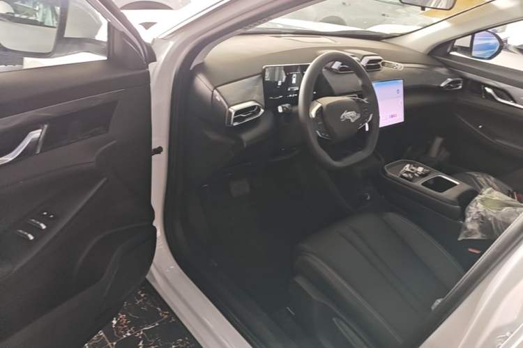 Used Dongfeng Aeolus SKY EV01 2025 530 km AIR Elite Edition Driver Seat