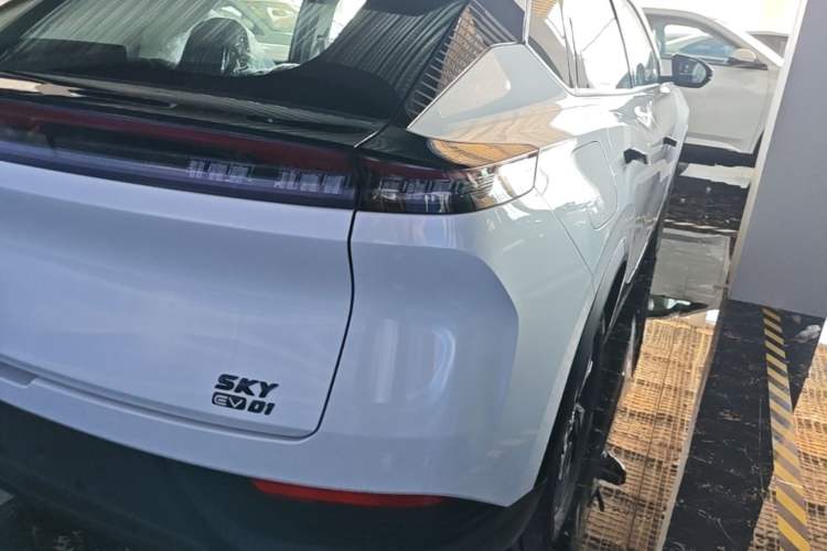 Used Dongfeng Aeolus SKY EV01 2025 530 km AIR Elite Edition Exterior 3