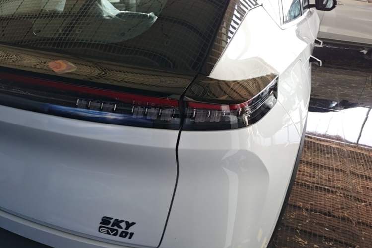 Used Dongfeng Aeolus SKY EV01 2025 530 km AIR Elite Edition Exterior 3