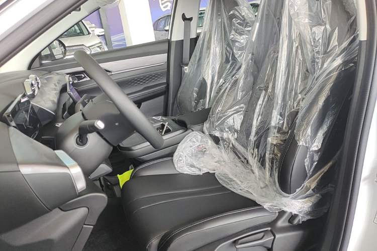 Used Dongfeng Aeolus SKY EV01 2025 530 km AIR Elite Edition Left Front Seat