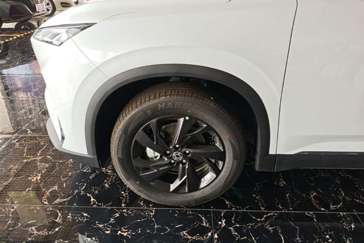 Used Dongfeng Aeolus SKY EV01 2025 530 km AIR Elite Edition Left Front Wheel Hub