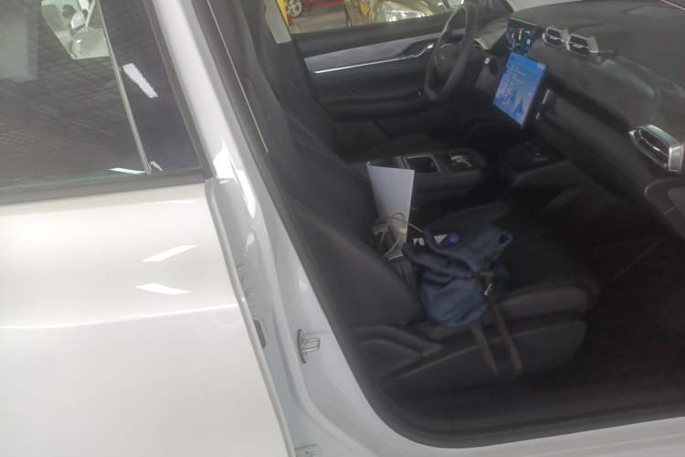 Used Dongfeng Aeolus SKY EV01 2025 530 km AIR Elite Edition Right Front Seat
