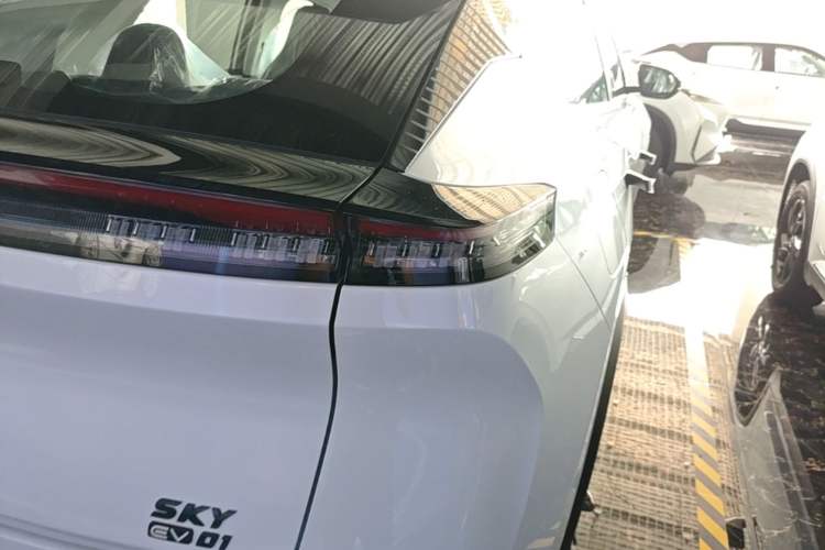 Used Dongfeng Aeolus SKY EV01 2025 530 km AIR Elite Edition Right Rear Taillight