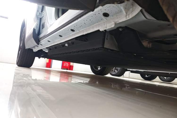 Used Dongfeng Aeolus SKY EV01 2025 530 km AIR Elite Edition Right Side Sill