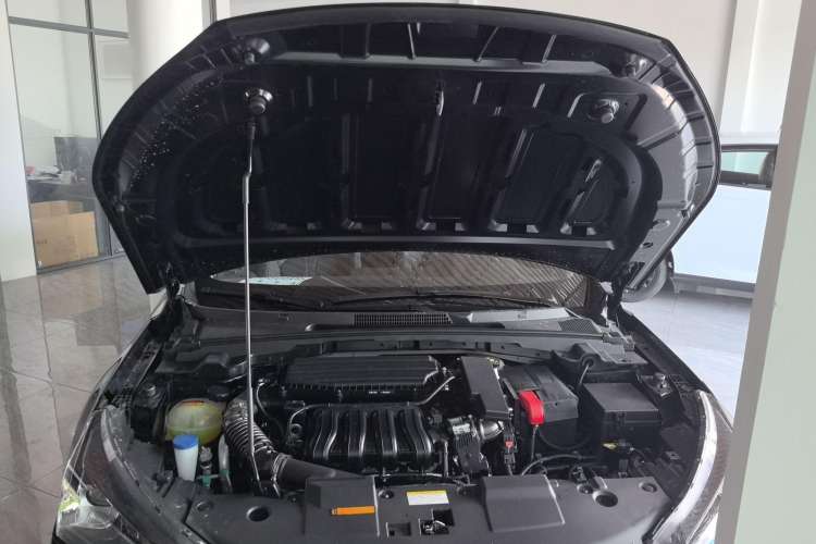 Used Dongfeng Aeolus Yixuan 2024 1.5L Automatic JingSu Edition Engine Bay