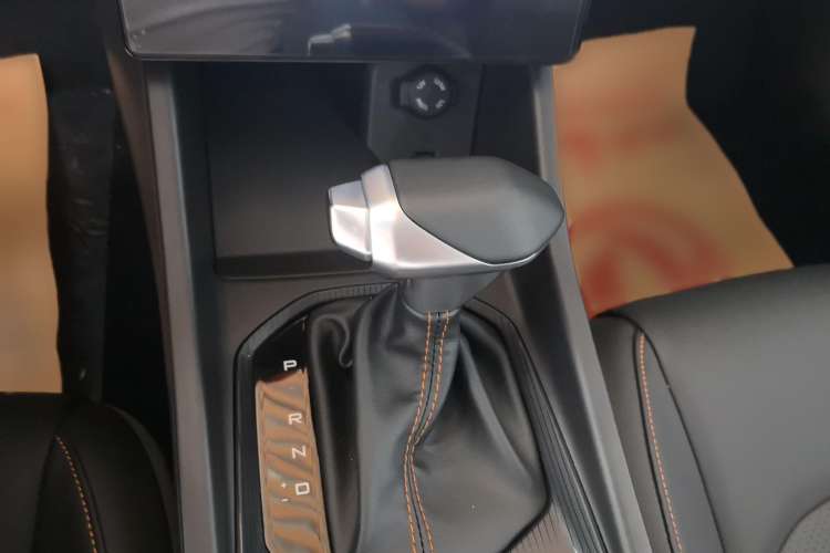 Used Dongfeng Aeolus Yixuan 2024 1.5L Automatic JingSu Edition Gear Lever