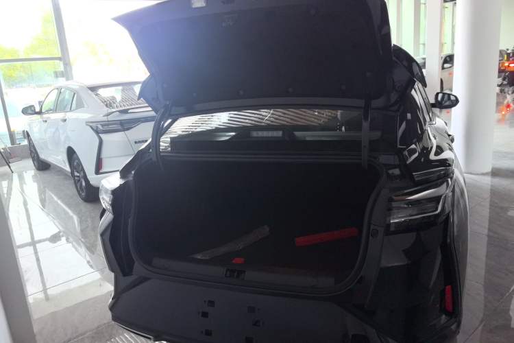 Used Dongfeng Aeolus Yixuan 2024 1.5L Automatic JingSu Edition Trunk