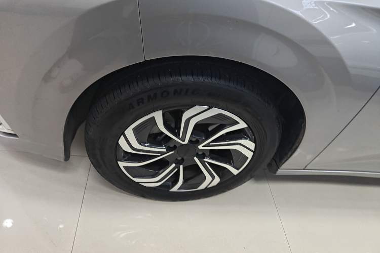Used Dongfeng Aeolus Yixuan 2021 230T Automatic Glory Edition Left Front Wheel Hub