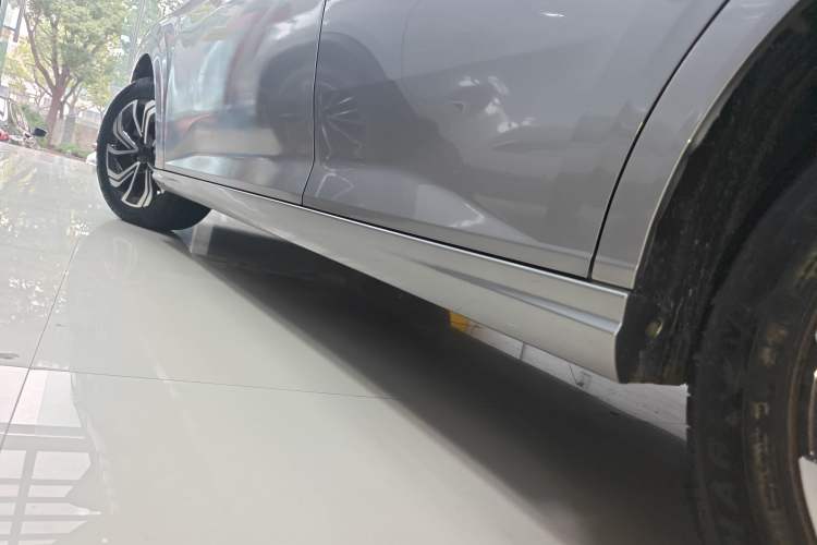 Used Dongfeng Aeolus Yixuan 2021 230T Automatic Glory Edition Left Side Sill