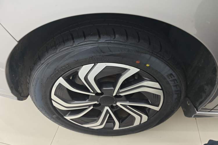 Used Dongfeng Aeolus Yixuan 2021 230T Automatic Glory Edition Right Rear Wheel Hub