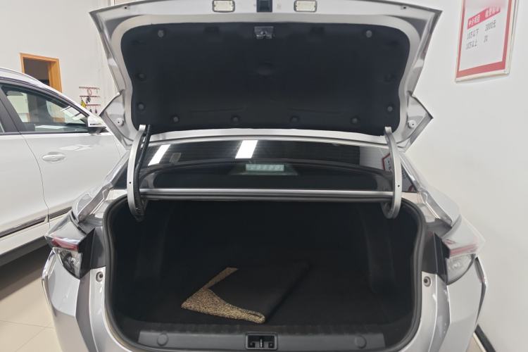Used Dongfeng Aeolus Yixuan 2021 230T Automatic Glory Edition Trunk