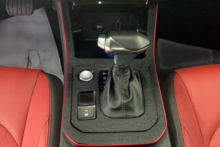 Used Dongfeng Aeolus Yixuan 2021 230T Automatic Hunter Edition Gear Lever