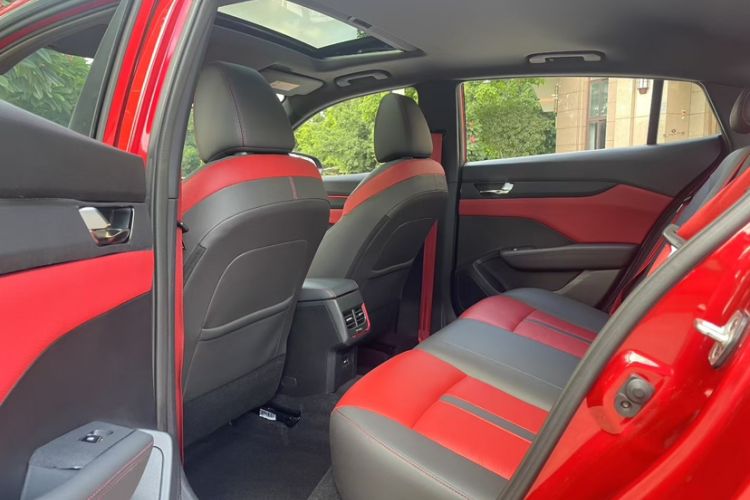 Used Dongfeng Aeolus Yixuan 2021 230T Automatic Hunter Edition Interior 3