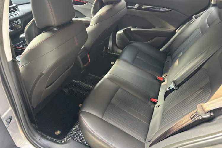 Used Dongfeng Aeolus Yixuan 2021 230T Automatic Glory Edition Interior 3