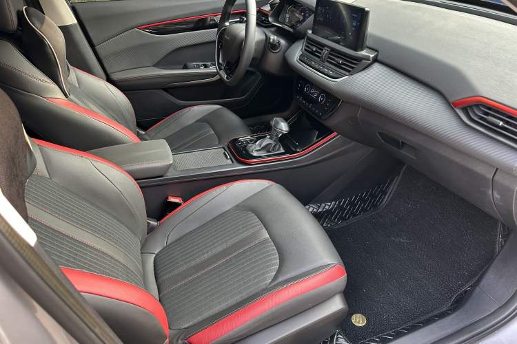 Used Dongfeng Aeolus Yixuan 2021 230T Automatic Glory Edition Interior 4