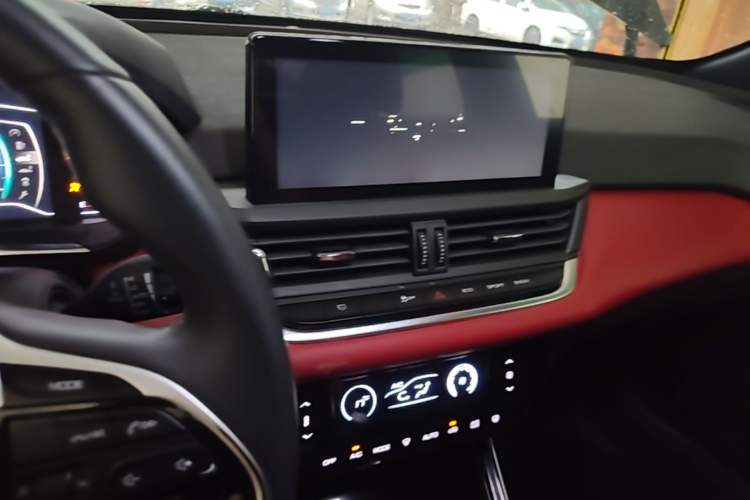 Used Dongfeng Aeolus Yixuan 2020 230T Automatic Cool Track Rider Edition Audio And AC Panel