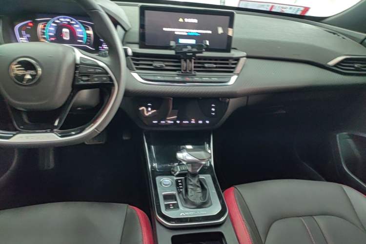 Used Dongfeng Aeolus Yixuan 2020 230T Automatic Cool Stylish Dark Knight Edition Audio And AC Panel