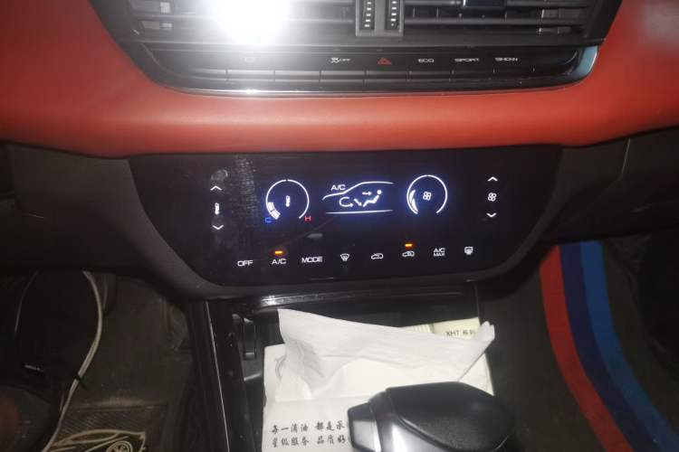 Used Dongfeng Aeolus Yixuan 2020 230T Automatic Dazzle Track Rider Edition Audio And AC Panel