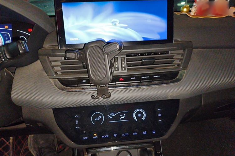 Used Dongfeng Aeolus Yixuan 2020 230T Automatic Cool Stylish Dark Knight Edition Audio And AC Panel