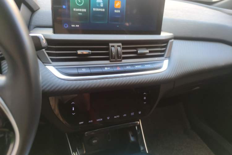 Used Dongfeng Aeolus Yixuan 2020 230T Automatic Cool Stylish Dark Knight Edition Audio And AC Panel