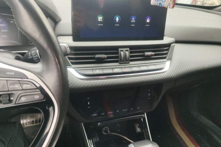 Used Dongfeng Aeolus Yixuan 2020 230T Automatic Cool Stylish Dark Knight Edition Audio And AC Panel