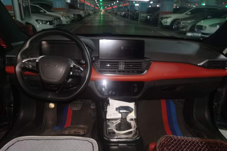 Used Dongfeng Aeolus Yixuan 2020 230T Automatic Dazzle Track Rider Edition Center Console